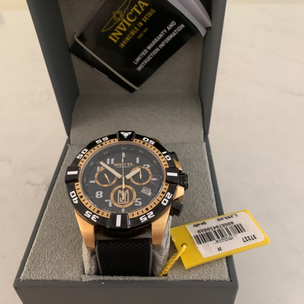 Men’s Watch - Picture 2 of 4